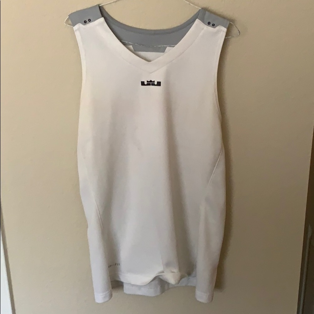 Lebron James Nike cutoff
